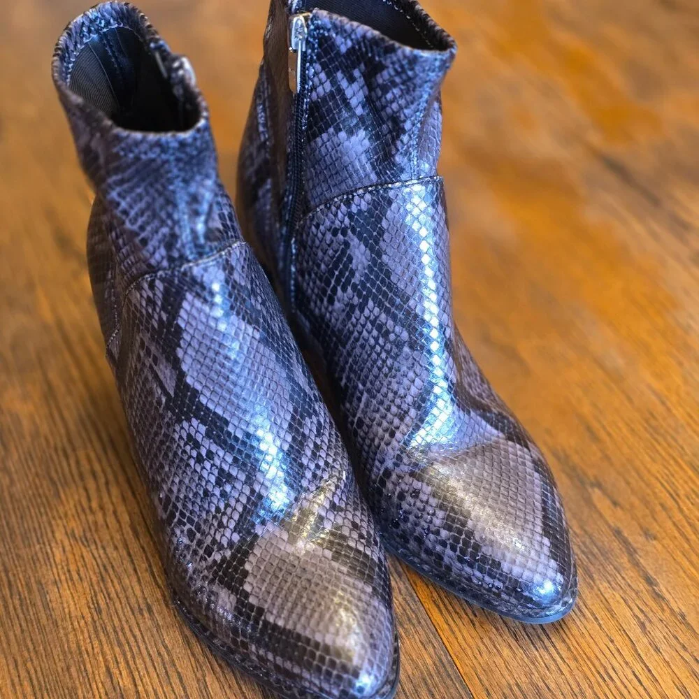 MARC FISHER Women's Dyvine Ankle Boot -size 7.5 - Gray & Black Snakeskin